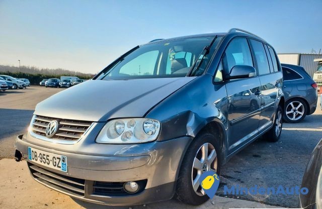 volkswagen-touran-highline-20-tdi-140-big-1