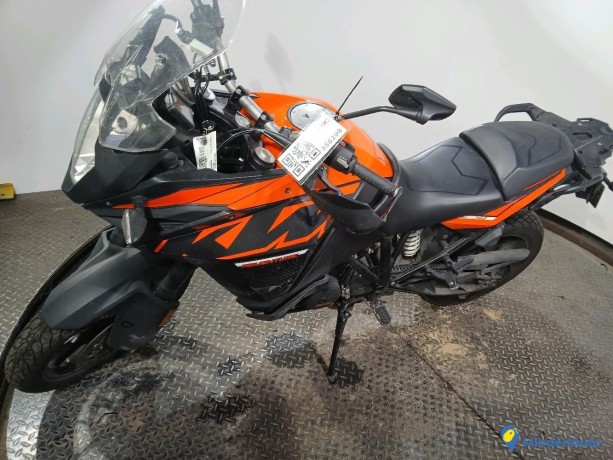 ktm-1090-adventure-essence-big-0