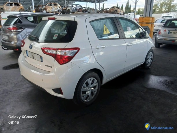 toyota-yaris-hybrid-100h-busines-essence-electrique-non-rechargeable-big-1