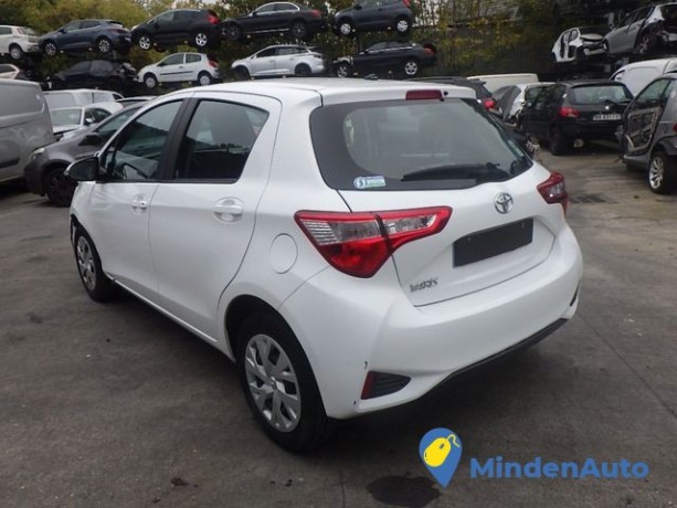 toyota-yaris-10-l-vvt-i-confort-big-2