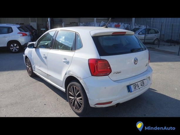 volkswagen-polo-v-12-tsi-90-essence-big-0