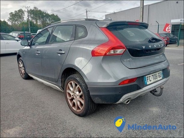 volvo-v40-cross-country-pro-big-3