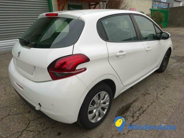 peugeot-208-stecargo-15-hdi-100-big-3