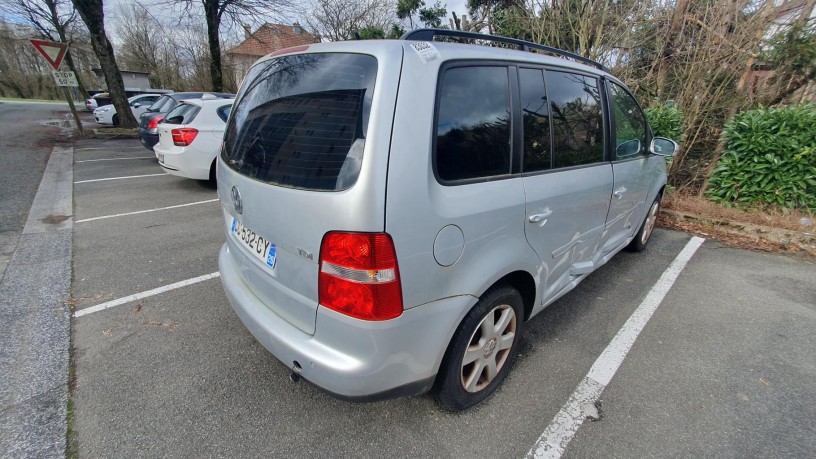 volkswagen-touran-1-big-0