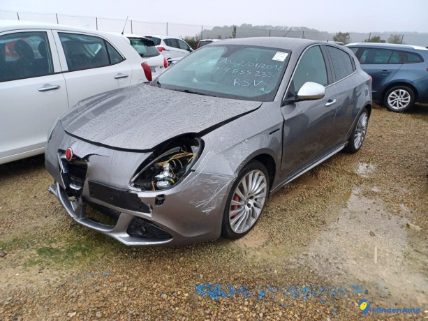 alfa-romeo-giulietta-1750-tbi-235-quadrifoglio-big-2