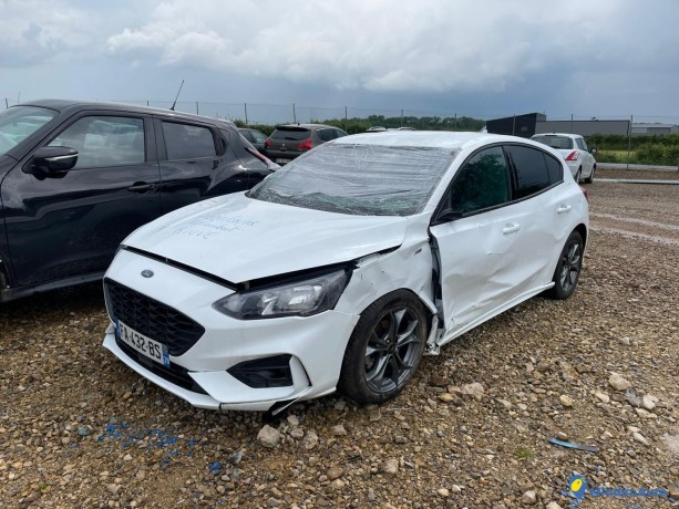 ford-focus-10i-ecoboost-125-big-2