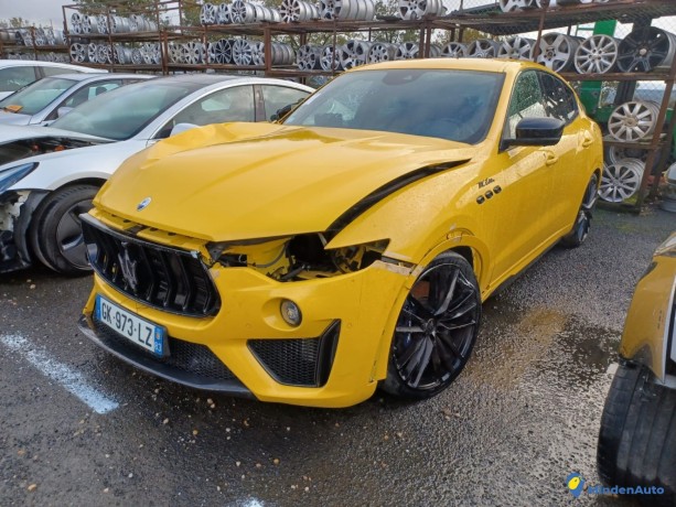 maserati-levante-38i-v8-581-trofeo-big-0