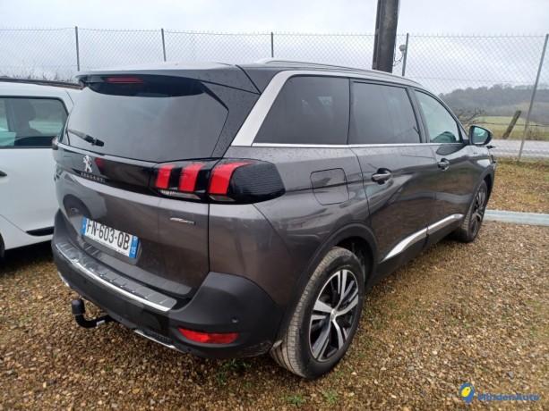 peugeot-5008-12-puretech-130-gt-line-big-3