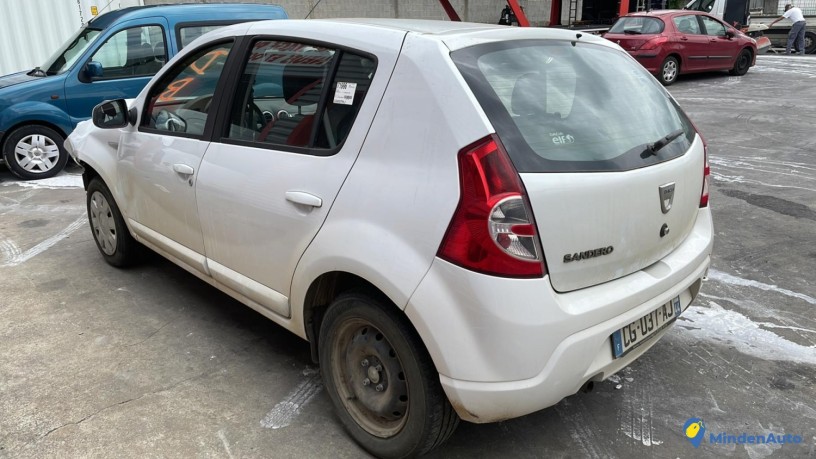 dacia-sandero-1-11774096-big-0