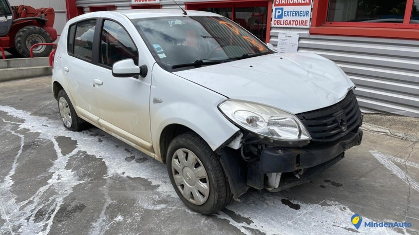 dacia-sandero-1-11774096-big-2