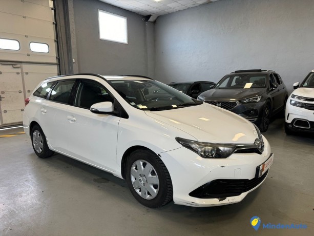 toyota-auris-touring-sports-90cv-de-2018-big-2