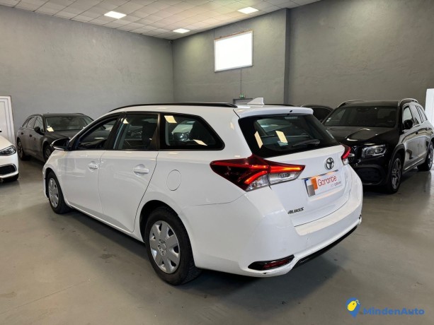 toyota-auris-touring-sports-90cv-de-2018-big-1