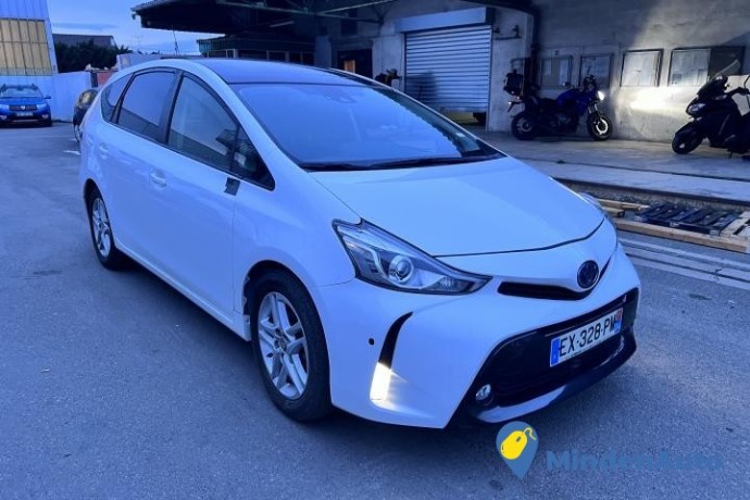 toyota-prius-7places-big-1