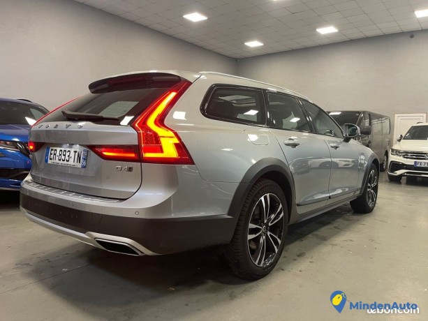 volvo-v90-cross-country-19ocv-i2o17-big-3