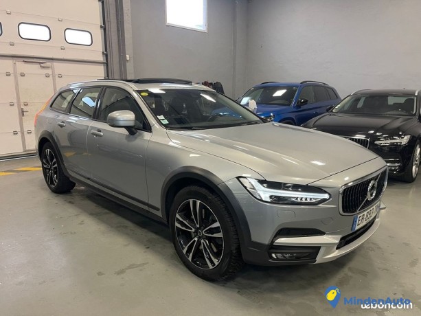 volvo-v90-cross-country-19ocv-i2o17-big-1