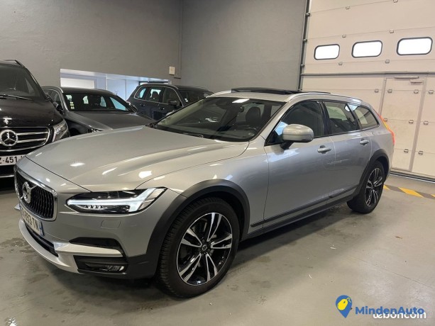 volvo-v90-cross-country-19ocv-i2o17-big-0