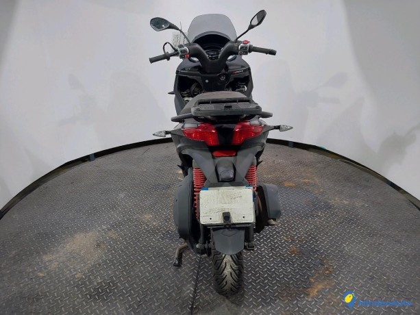 piaggio-mp3-300hp-essence-big-3