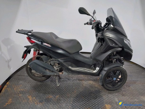 piaggio-mp3-300hp-essence-big-1