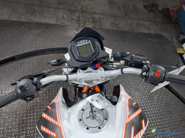 ktm-390dukec2-essence-big-4