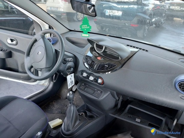 renault-twingo-ii-12i-75-essence-big-4