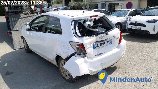 toyota-yaris-da-618-zy-big-2