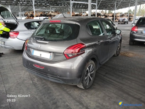 peugeot-208-12-ptec-82-active-essence-big-1