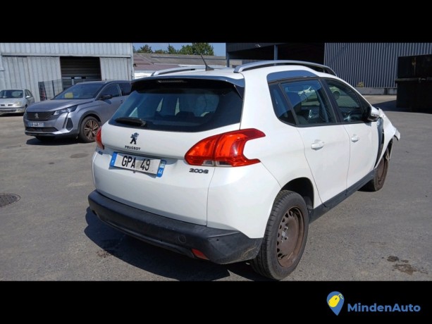 peugeot-2008-12-puretech-110-essence-big-3