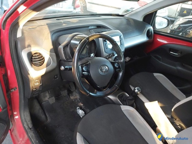 toyota-aygo-ii-10-vvt-i-69-x-play-essence-big-4