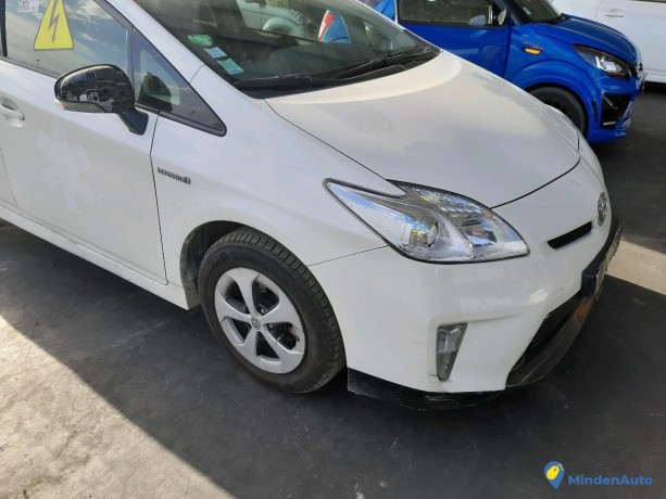 toyota-prius-136h-dynamic-ref-319227-big-0