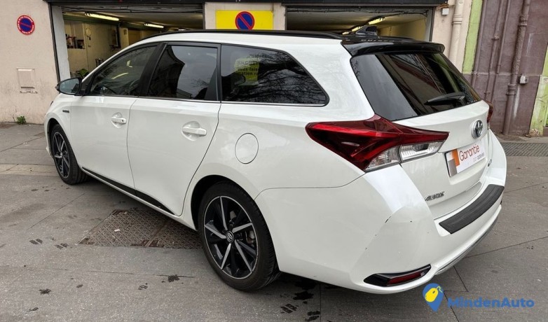 toyota-auris-break-18-136h-big-1