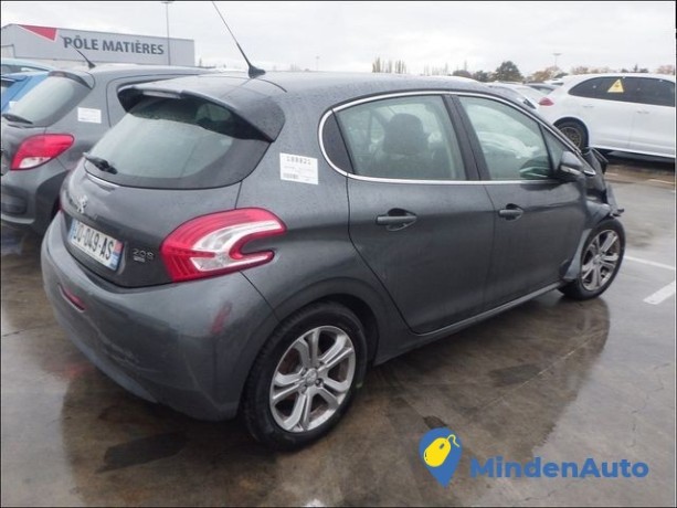 peugeot-208-allure-16-dci-129cv-96kw-big-3