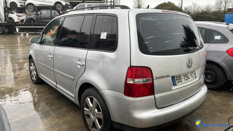 volkswagen-touran-1-phase-1-big-0