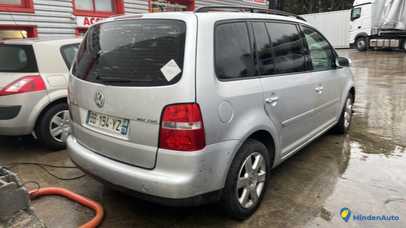 volkswagen-touran-1-phase-1-big-4