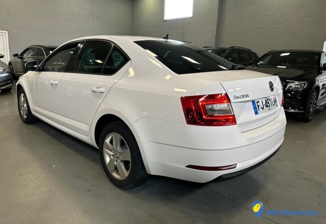 skoda-octavia-16tdi-115cv-businessi-2o2oii-big-3