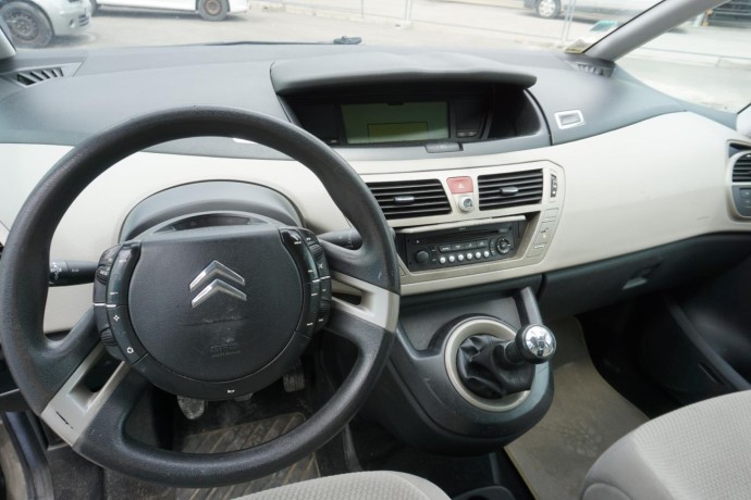 citroen-c4-picasso-1-big-12