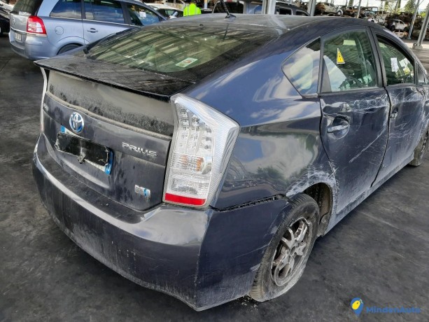 toyota-prius-iii-73-vvt-i-100-ref-321237-big-1