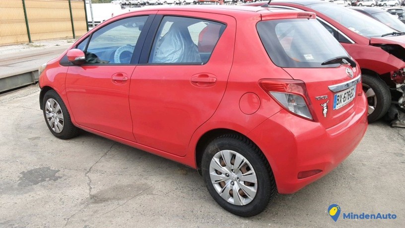 toyota-yaris-bx-676-ec-big-1