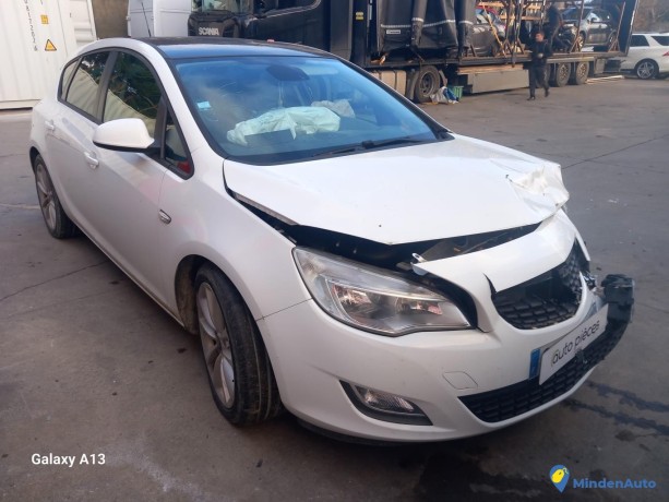 opel-astra-j-phase-1-12380749-big-2