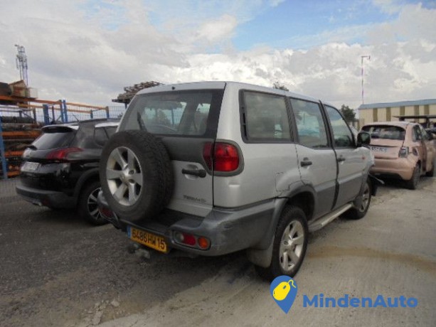 nissan-terrano-27-di-125-6486hw-big-0