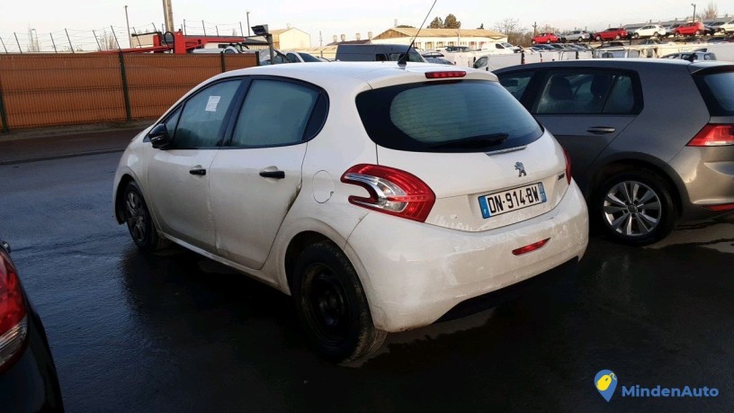 peugeot-208-dn-914-bw-big-0