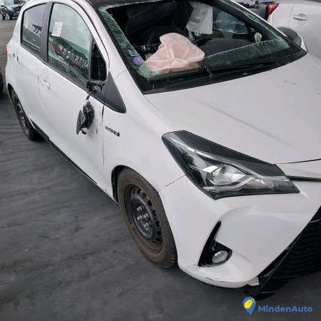 toyota-yaris-iii-15i-hybrid-gr-sport-essence-electrique-non-rechargeable-big-2