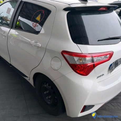 toyota-yaris-iii-15i-hybrid-gr-sport-essence-electrique-non-rechargeable-big-0