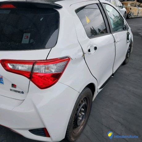 toyota-yaris-iii-15i-hybrid-gr-sport-essence-electrique-non-rechargeable-big-1