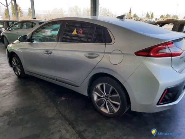 hyundai-ioniq-hybrid-creative-ref-318110-big-0