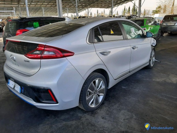 hyundai-ioniq-hybrid-creative-ref-318110-big-1