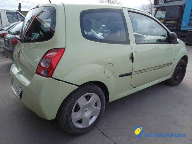 renault-twingo-2-phase-1-big-2