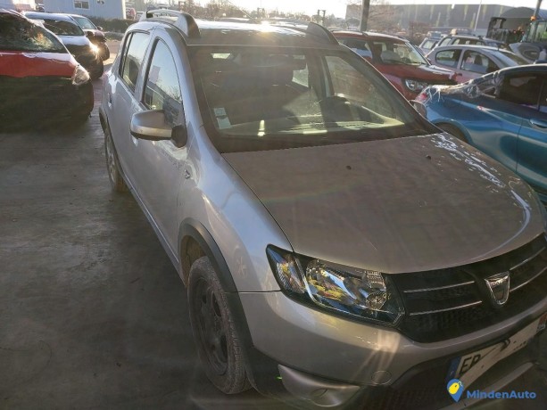 dacia-sandero-ii-stepway-09-tce-90-essence-big-2