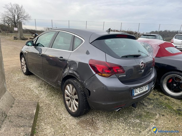 opel-astra-20-cdti-160-big-2