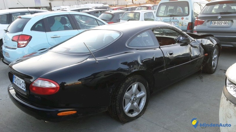 jaguar-xk8-coupe-cq-074-cs-big-3