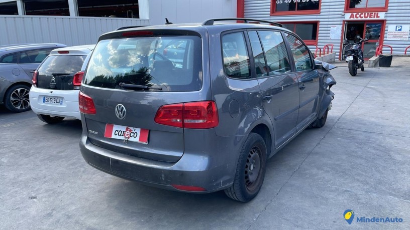 volkswagen-touran-2-11548192-big-1